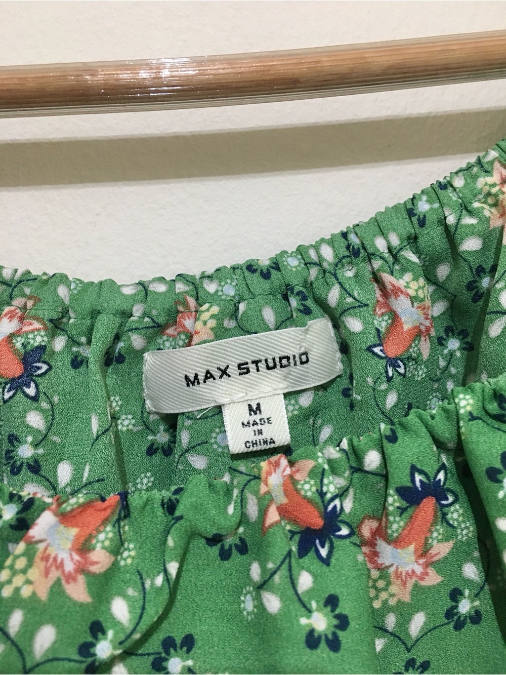 Green Floral Off-Shoulder Ruffle Top - Picture 4 of 6
